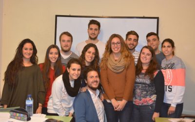 Los alumnos de ingeniería química se presentan al examen